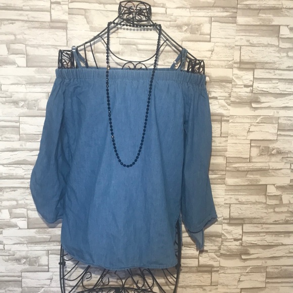 Seven sisters off shoulder blouse. - Picture 2 of 6